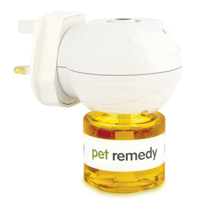 Pet Remedy Calming Plug Diffuser & 40ml bottle image 1